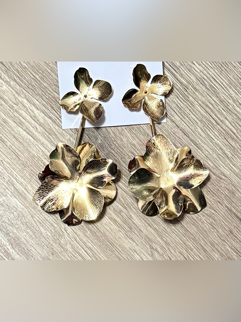 Gold Metal Floral Drop Earrings - Elegant Women's Jewelry - Picture 3 of 3